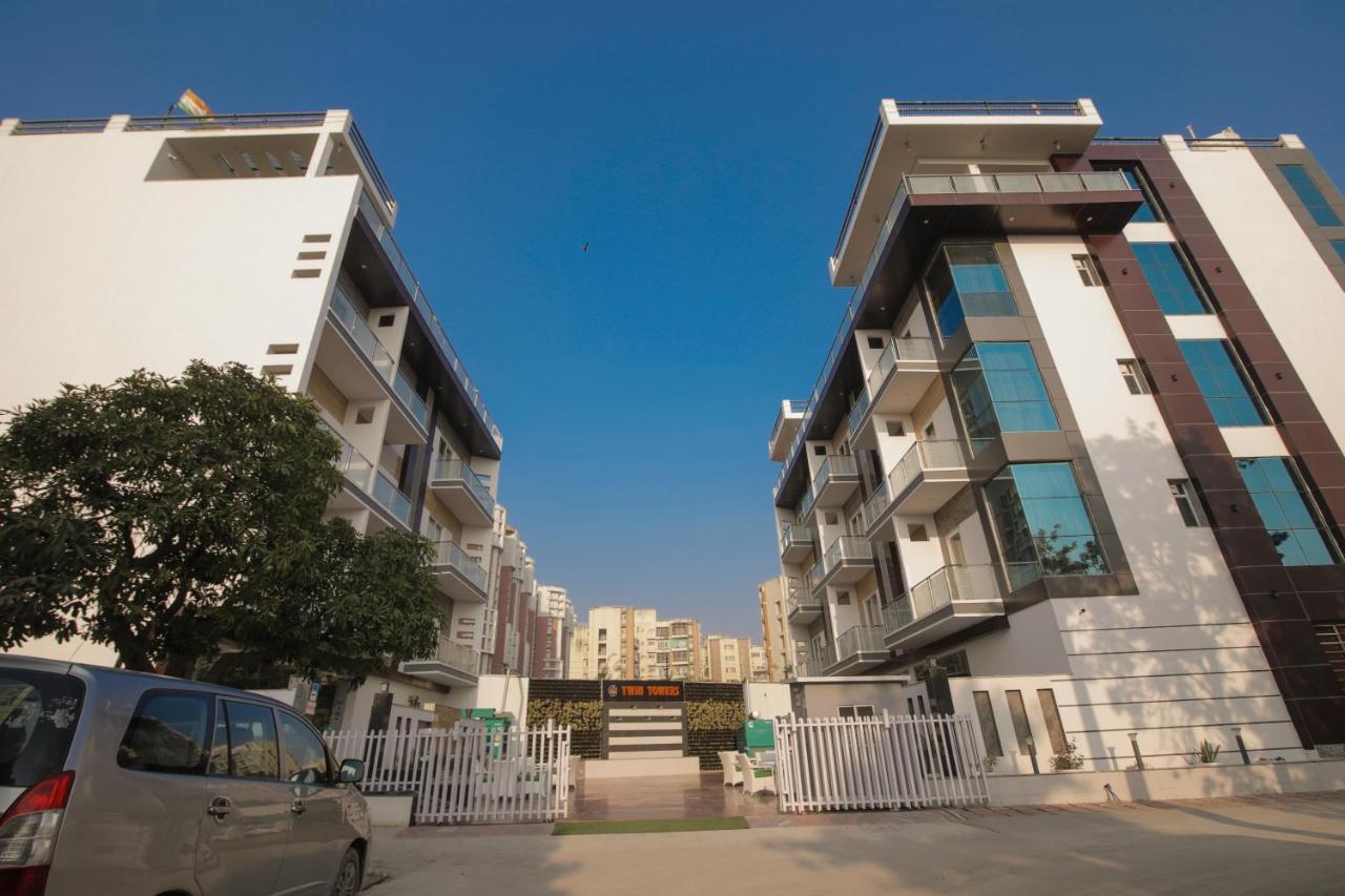 Twin Towers Bed & Breakfast เกรทเตอร์นอยดา ภายนอก รูปภาพ