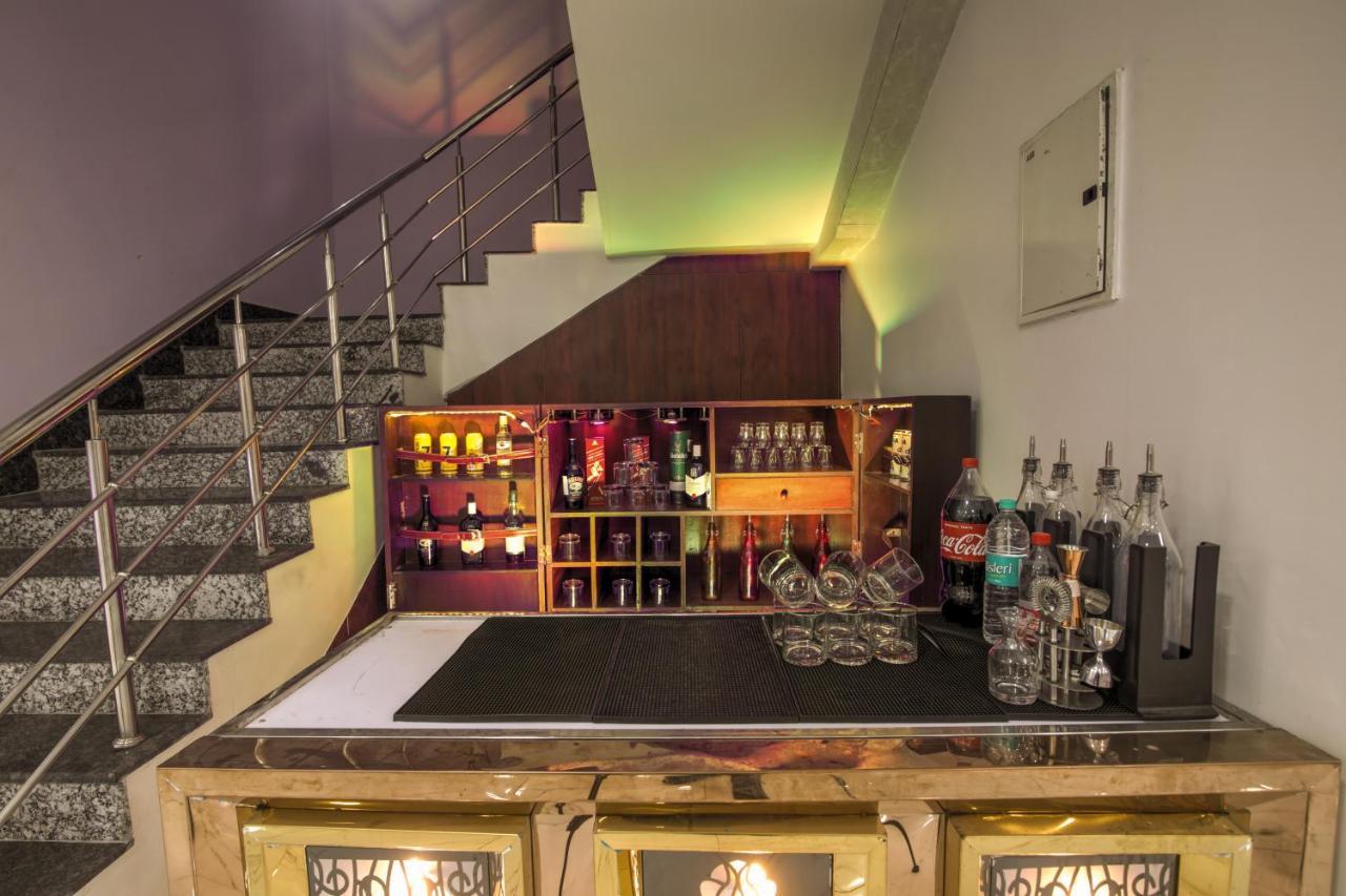 Twin Towers Bed & Breakfast เกรทเตอร์นอยดา ภายนอก รูปภาพ