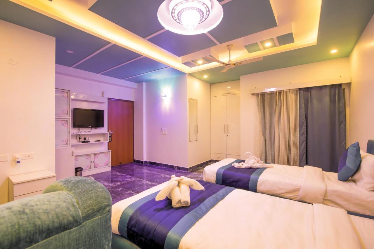 Twin Towers Bed & Breakfast เกรทเตอร์นอยดา ภายนอก รูปภาพ