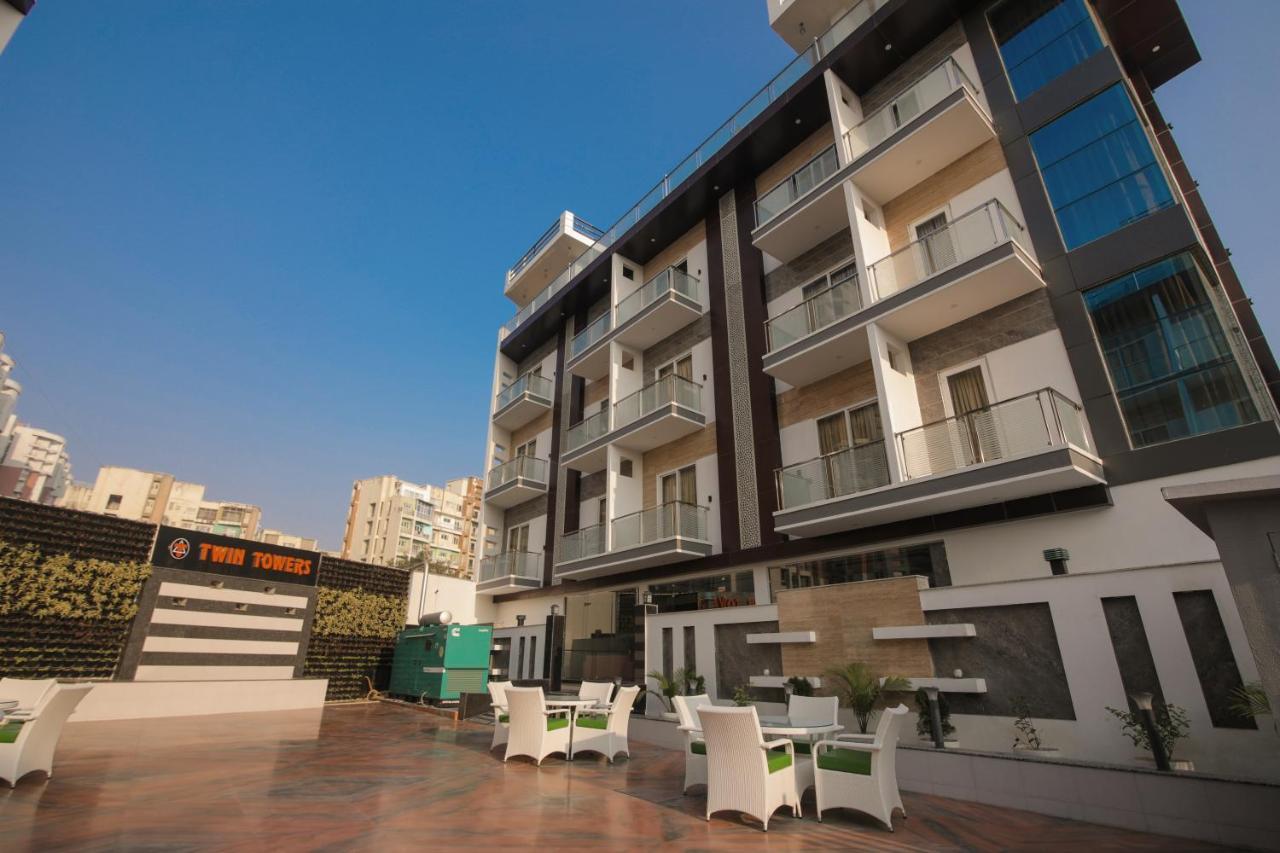 Twin Towers Bed & Breakfast เกรทเตอร์นอยดา ภายนอก รูปภาพ