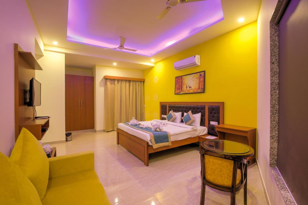 Twin Towers Bed & Breakfast เกรทเตอร์นอยดา ภายนอก รูปภาพ