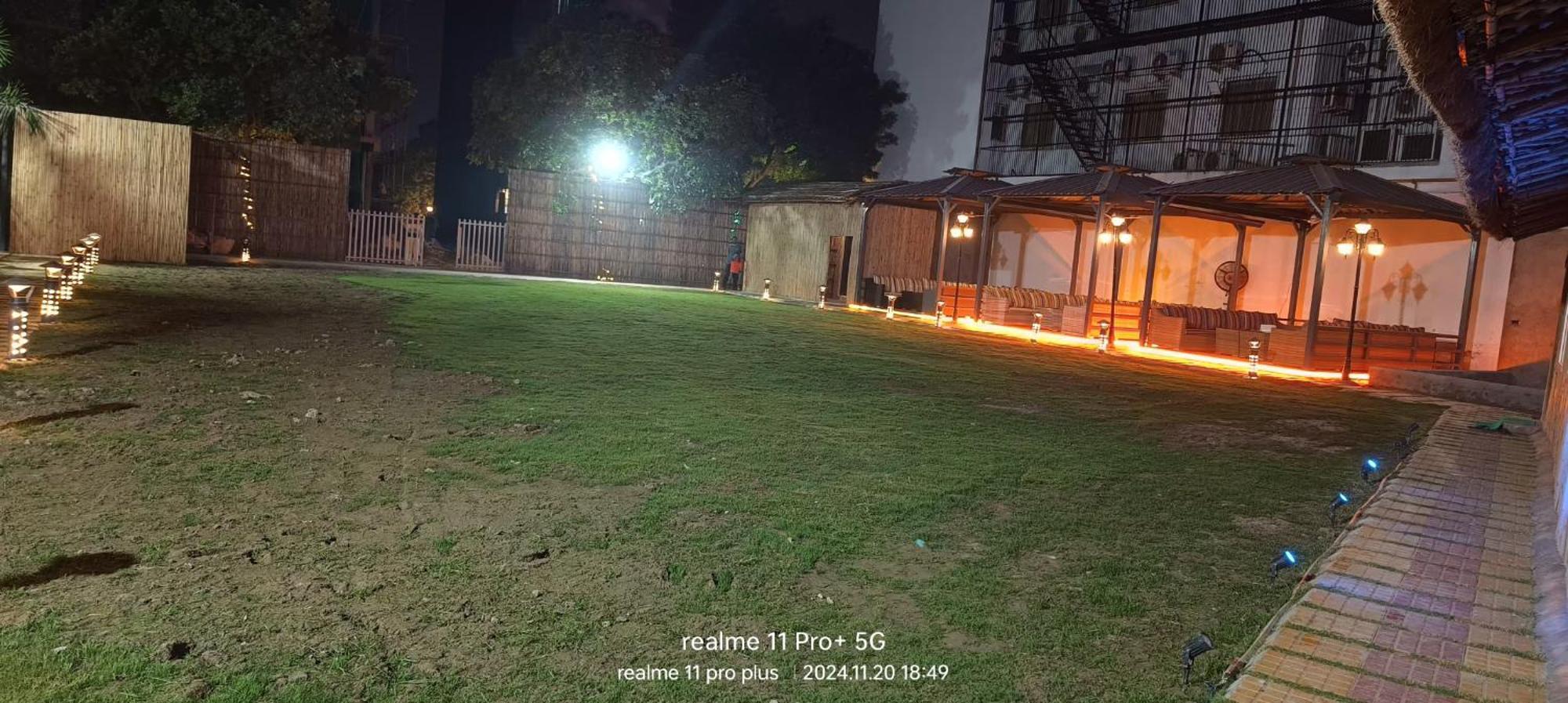 Twin Towers Bed & Breakfast เกรทเตอร์นอยดา ภายนอก รูปภาพ